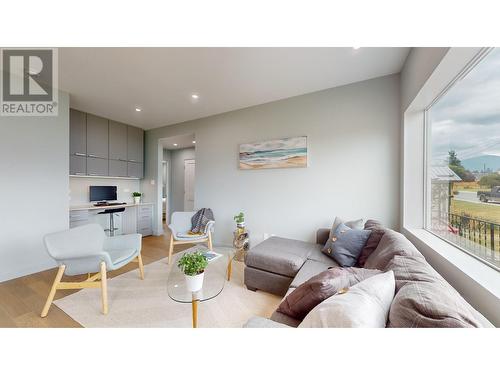 512 5Th  S Street, Cranbrook, BC - Indoor Photo Showing Living Room