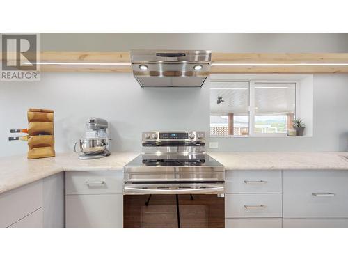 512 5Th  S Street, Cranbrook, BC - Indoor Photo Showing Kitchen