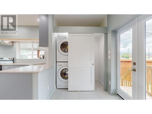 512 5Th  S Street, Cranbrook, BC - Indoor Photo Showing Laundry Room