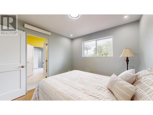 512 5Th  S Street, Cranbrook, BC - Indoor Photo Showing Bedroom