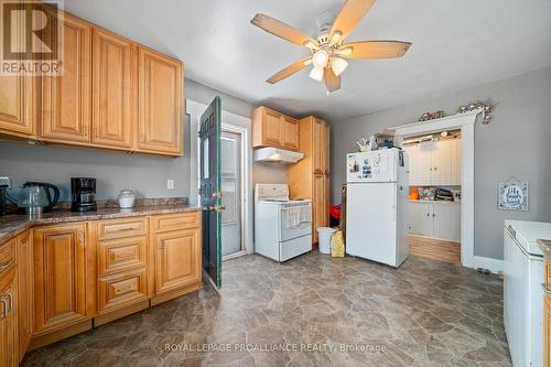 21/23 Spring Street, Quinte West, ON - Indoor Photo Showing Kitchen