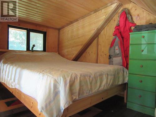 7422 Johnstone Road, Bridge Lake, BC - Indoor Photo Showing Bedroom