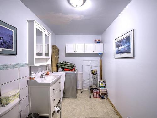 Bathroom - 912 Ch. Du Lac-Winnetou, Amherst, QC - Indoor Photo Showing Laundry Room