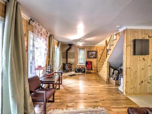 Living room - 912 Ch. Du Lac-Winnetou, Amherst, QC - Indoor Photo Showing Other Room