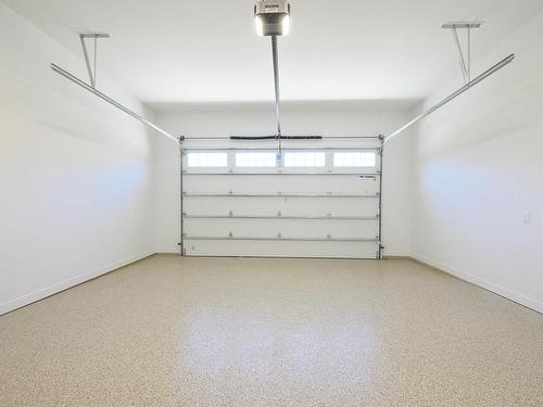 147-200 Grand Boulevard, Kamloops, BC - Indoor Photo Showing Garage