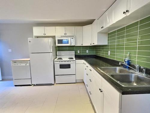 1298 14Th Street, Kamloops, BC - Indoor Photo Showing Kitchen