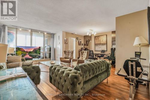 912 - 716 The West Mall W, Toronto (Eringate-Centennial-West Deane), ON - Indoor Photo Showing Living Room