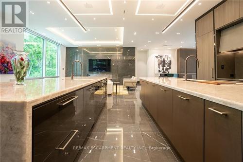 865 Glenwood Avenue, Burlington (Lasalle), ON - Indoor Photo Showing Kitchen With Upgraded Kitchen