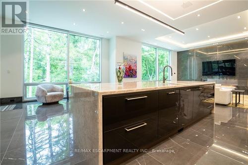 865 Glenwood Avenue, Burlington (Lasalle), ON - Indoor Photo Showing Kitchen With Upgraded Kitchen