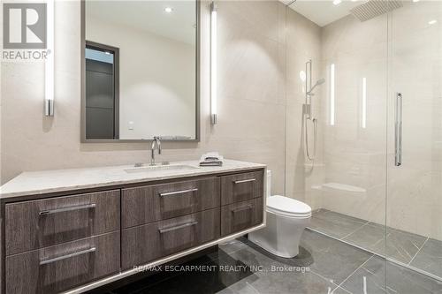 865 Glenwood Avenue, Burlington (Lasalle), ON - Indoor Photo Showing Bathroom