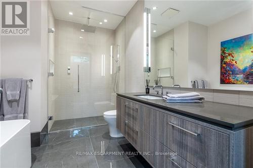 865 Glenwood Avenue, Burlington (Lasalle), ON - Indoor Photo Showing Bathroom