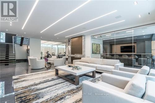 865 Glenwood Avenue, Burlington (Lasalle), ON - Indoor Photo Showing Living Room