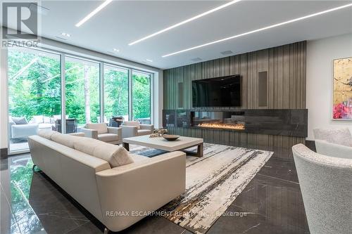 865 Glenwood Avenue, Burlington (Lasalle), ON - Indoor Photo Showing Living Room