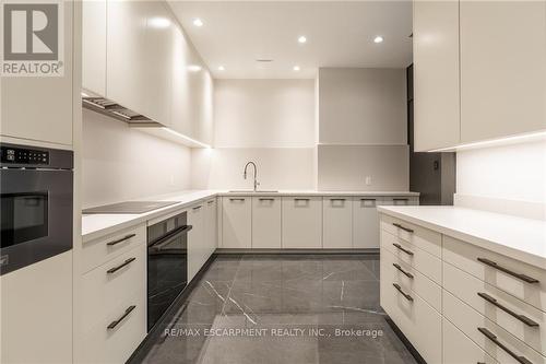 865 Glenwood Avenue, Burlington (Lasalle), ON - Indoor Photo Showing Kitchen With Upgraded Kitchen