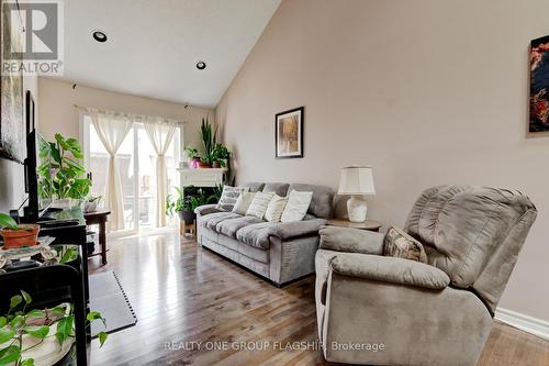 17 - 222 Fellowes Crescent, Hamilton (Waterdown), ON - Indoor Photo Showing Living Room