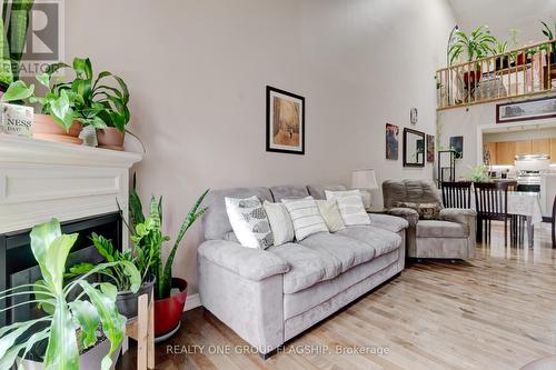 17 - 222 Fellowes Crescent, Hamilton (Waterdown), ON - Indoor Photo Showing Living Room