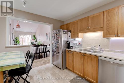 17 - 222 Fellowes Crescent, Hamilton (Waterdown), ON - Indoor Photo Showing Kitchen With Double Sink