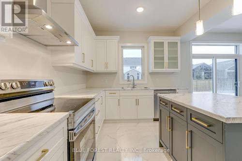 52 Wayside Lane, Southwold (Talbotville), ON - Indoor Photo Showing Kitchen