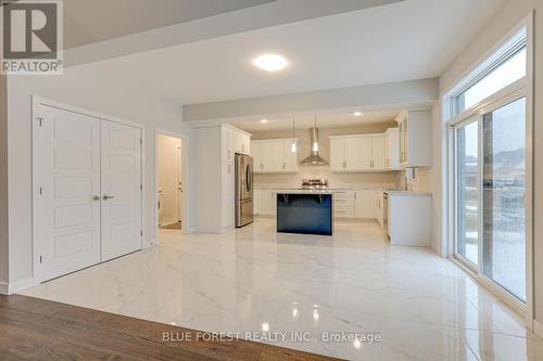 52 Wayside Lane, Southwold (Talbotville), ON - Indoor Photo Showing Kitchen