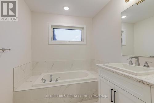 52 Wayside Lane, Southwold (Talbotville), ON - Indoor Photo Showing Bathroom