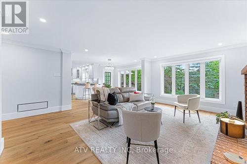 15 Eastglen Crescent, Toronto (Islington-City Centre West), ON - Indoor Photo Showing Living Room