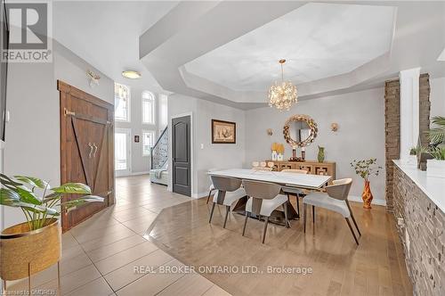 64 Onyx Court, Hamilton (Chappel), ON - Indoor Photo Showing Dining Room