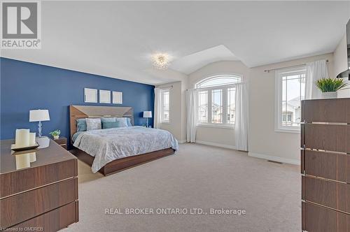 64 Onyx Court, Hamilton (Chappel), ON - Indoor Photo Showing Bedroom