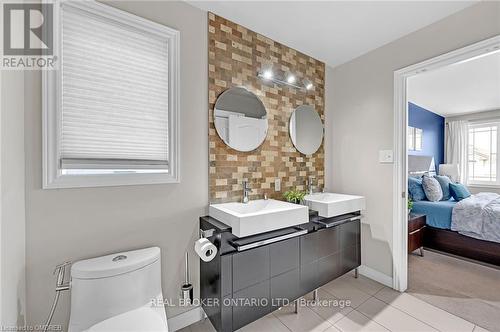 64 Onyx Court, Hamilton (Chappel), ON - Indoor Photo Showing Bathroom