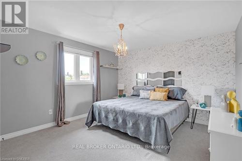 64 Onyx Court, Hamilton (Chappel), ON - Indoor Photo Showing Bedroom