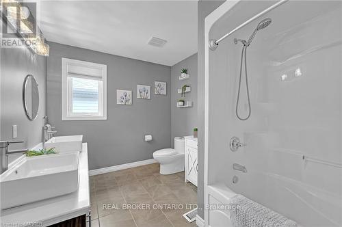 64 Onyx Court, Hamilton (Chappel), ON - Indoor Photo Showing Bathroom