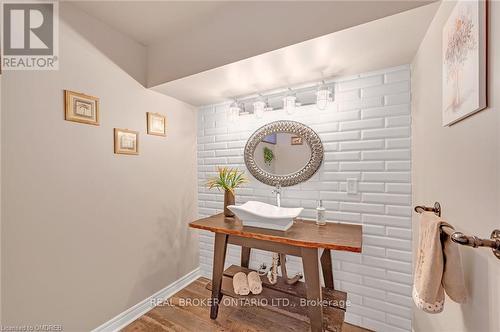 64 Onyx Court, Hamilton (Chappel), ON - Indoor Photo Showing Bathroom