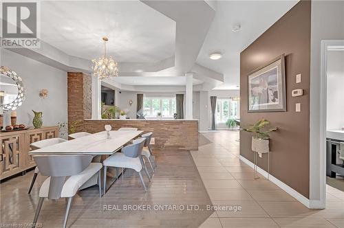 64 Onyx Court, Hamilton (Chappel), ON - Indoor Photo Showing Dining Room