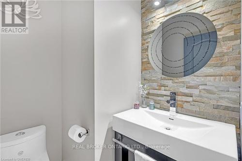 64 Onyx Court, Hamilton (Chappel), ON - Indoor Photo Showing Bathroom