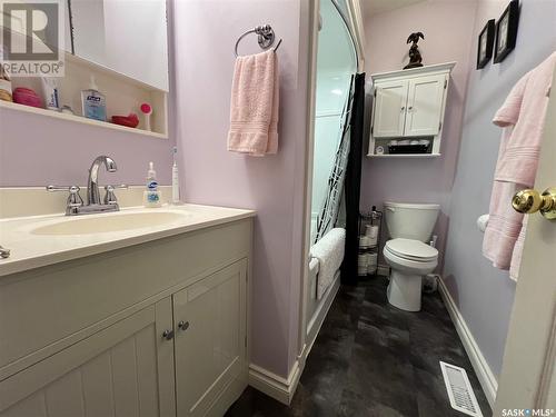 1316 Herbert Avenue, Herbert, SK - Indoor Photo Showing Bathroom