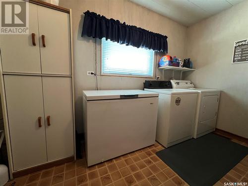 1316 Herbert Avenue, Herbert, SK - Indoor Photo Showing Laundry Room