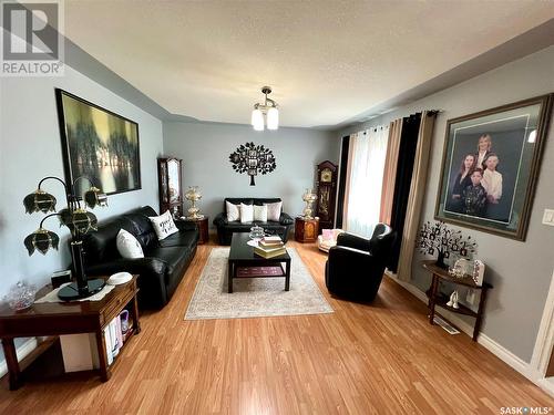 1316 Herbert Avenue, Herbert, SK - Indoor Photo Showing Living Room