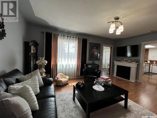 1316 Herbert Avenue, Herbert, SK - Indoor Photo Showing Living Room