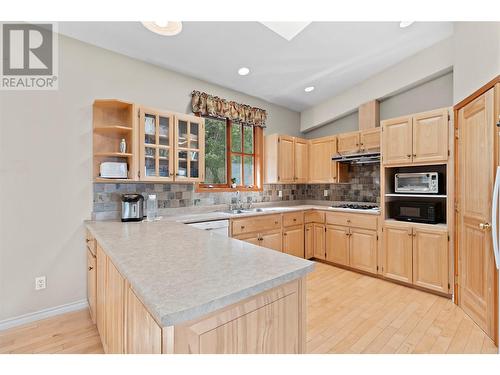 2061 Trans Canada Hwy Road, Blind Bay, BC - Indoor Photo Showing Kitchen