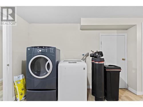 2061 Trans Canada Hwy Road, Blind Bay, BC - Indoor Photo Showing Laundry Room