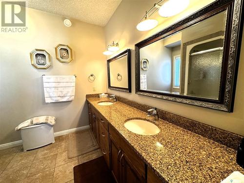 502 Aspen Drive, Swift Current, SK - Indoor Photo Showing Bathroom