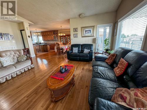 502 Aspen Drive, Swift Current, SK - Indoor Photo Showing Living Room