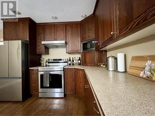 6345 Wolfe Road, 100 Mile House, BC - Indoor Photo Showing Kitchen