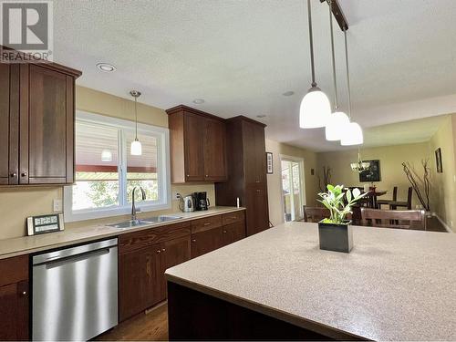 6345 Wolfe Road, 100 Mile House, BC - Indoor Photo Showing Kitchen With Double Sink