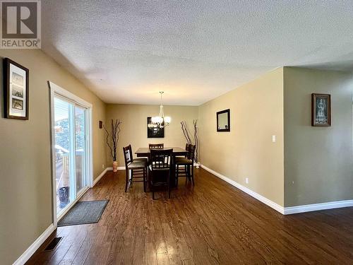 6345 Wolfe Road, 100 Mile House, BC - Indoor Photo Showing Dining Room