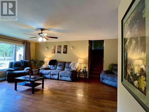 6345 Wolfe Road, 100 Mile House, BC - Indoor Photo Showing Living Room