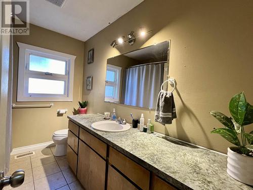 6345 Wolfe Road, 100 Mile House, BC - Indoor Photo Showing Bathroom