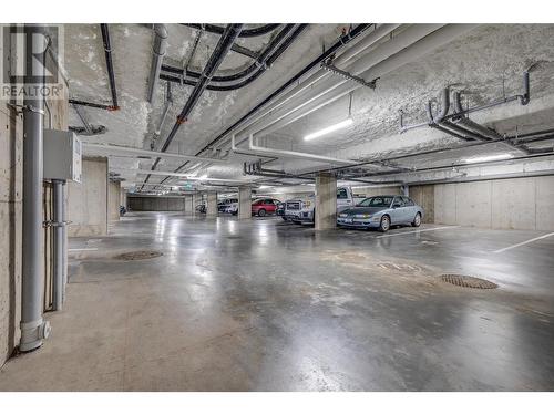 625 Academy Way Unit# Ph35, Kelowna, BC - Indoor Photo Showing Garage