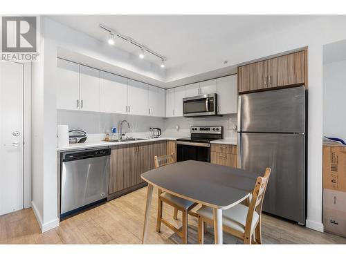 625 Academy Way Unit# Ph35, Kelowna, BC - Indoor Photo Showing Kitchen With Stainless Steel Kitchen