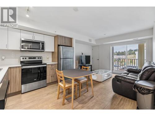 625 Academy Way Unit# Ph35, Kelowna, BC - Indoor Photo Showing Kitchen With Stainless Steel Kitchen