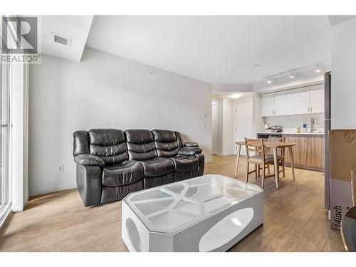 625 Academy Way Unit# Ph35, Kelowna, BC - Indoor Photo Showing Living Room